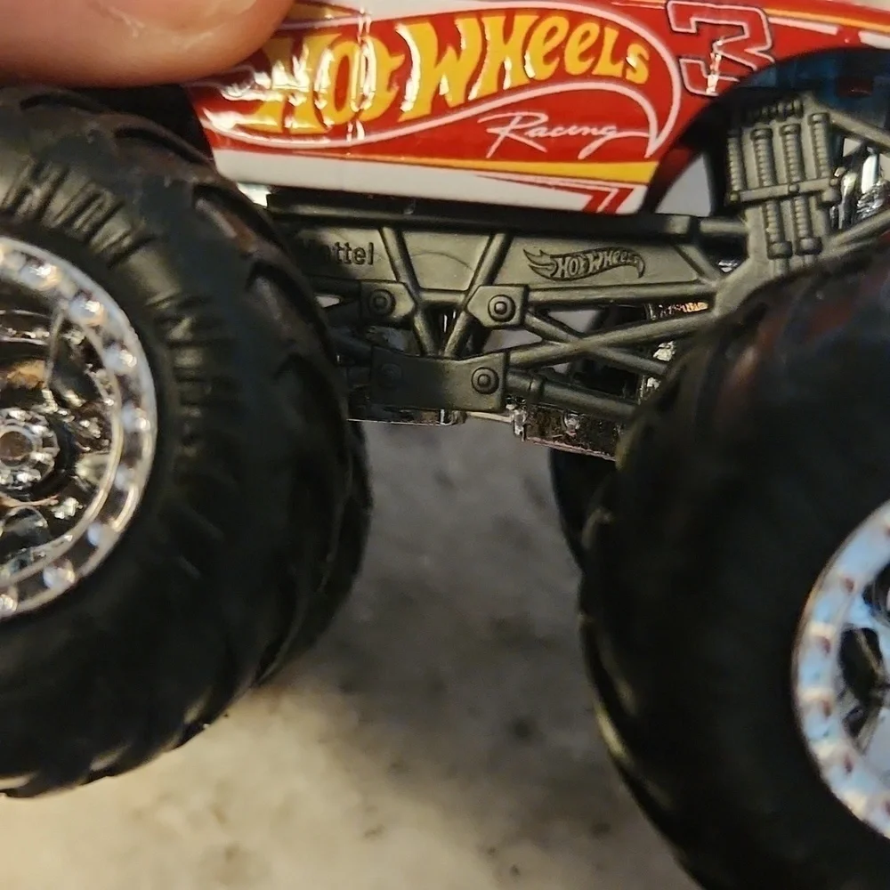 Hot Wheels Monster Truck HW RACING 3 red 1:64